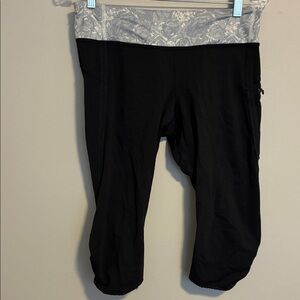 EUC LULULEMON ATHLETICA Black Capris with Gray Waistband